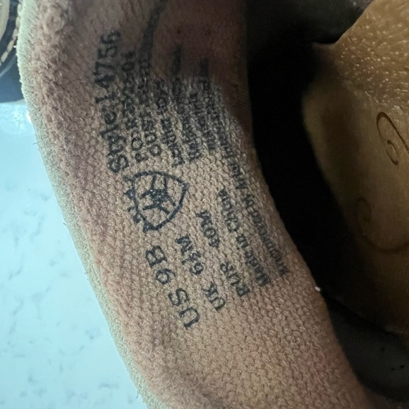 ‼️SOLD‼️‼️Cream and Red Loafers with Slip-On Design - Picture 9 of 9